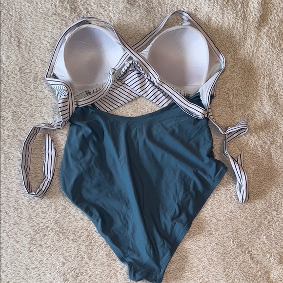 👙Women’s Eomenie Teal & Striped Criss Cross One-Piece Swimsuit – Size XL - Picture 5 of 10